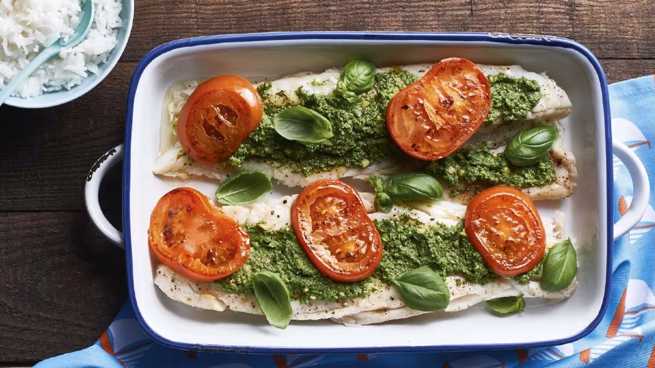 Ryba pieczona w ziołowym pesto
