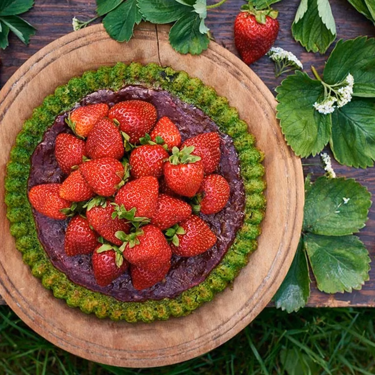 Tarta szpinakowo-szczawiowa z truskawkami