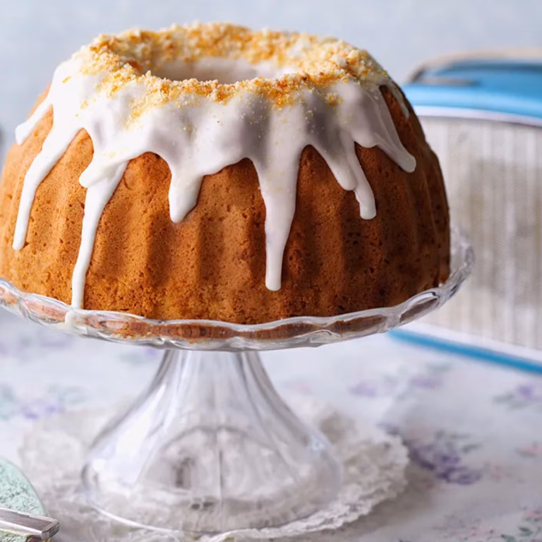 Babka orzechowa z polewą rumową