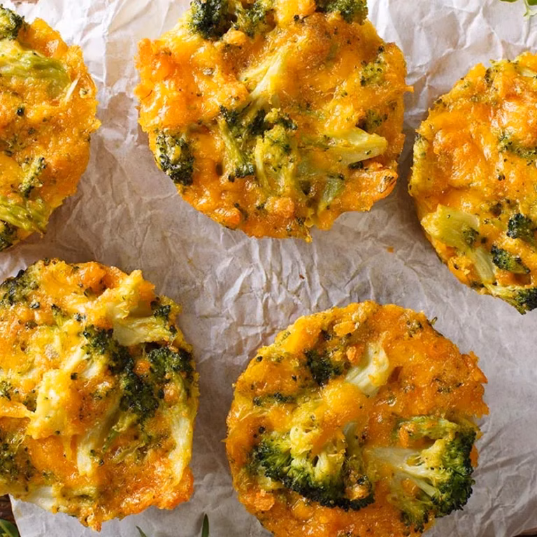 Muffiny jajeczne z brokułami