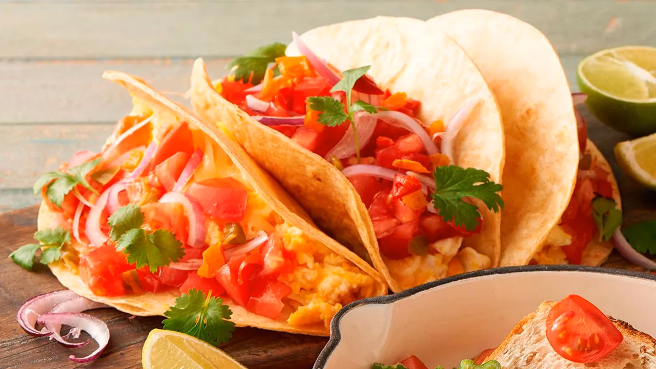 Śniadaniowe tacos z jajecznicą