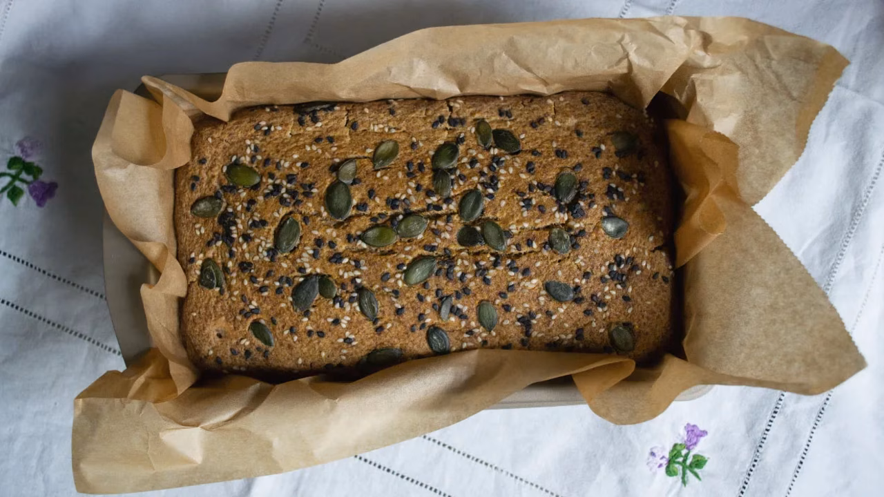 Keto chleb – przepis na chleb o niskiej zawartości węglowodanów