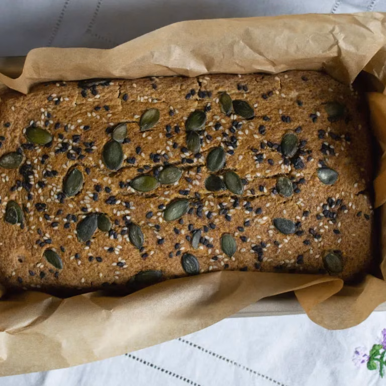 Keto chleb – przepis na chleb o niskiej zawartości węglowodanów