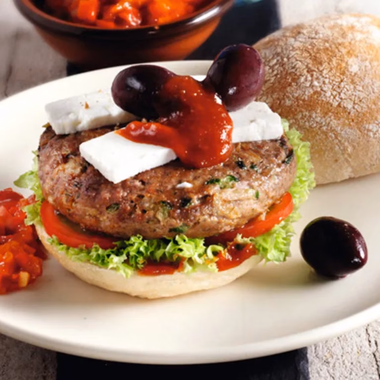 Śródziemnomorski burger z paprykowym relishem