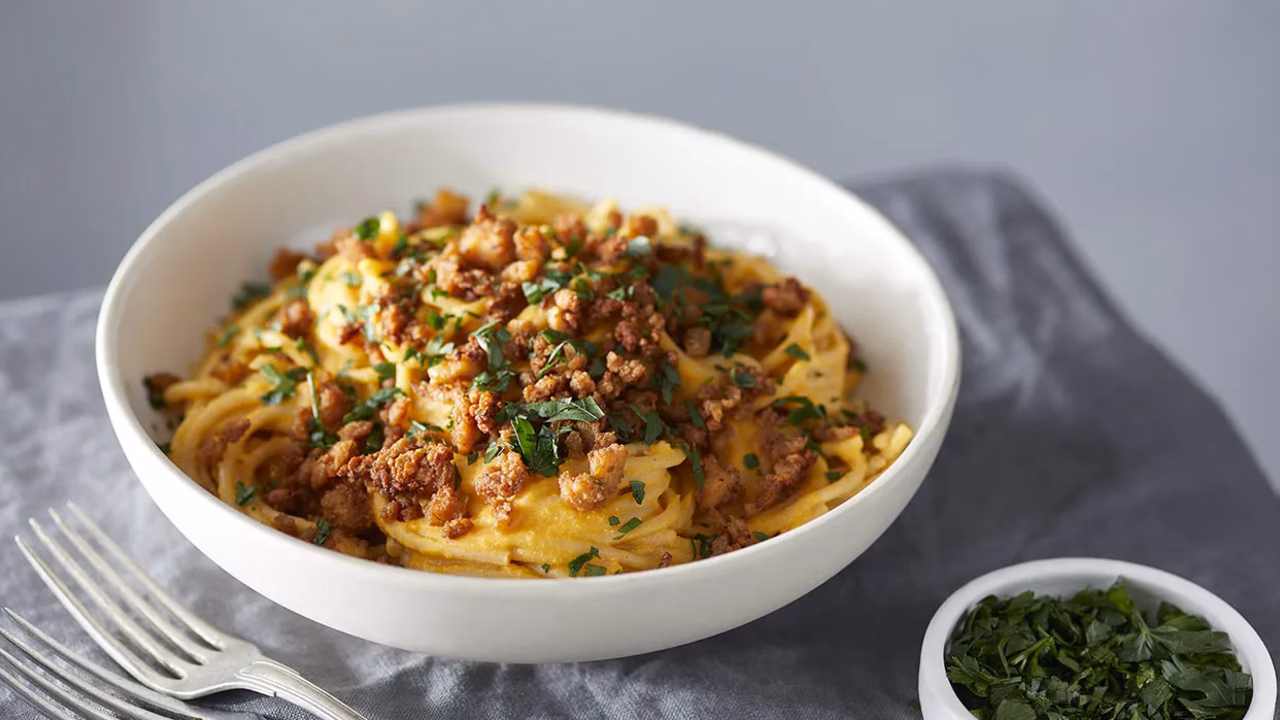 Wegańska carbonara z boczkiem z tofu