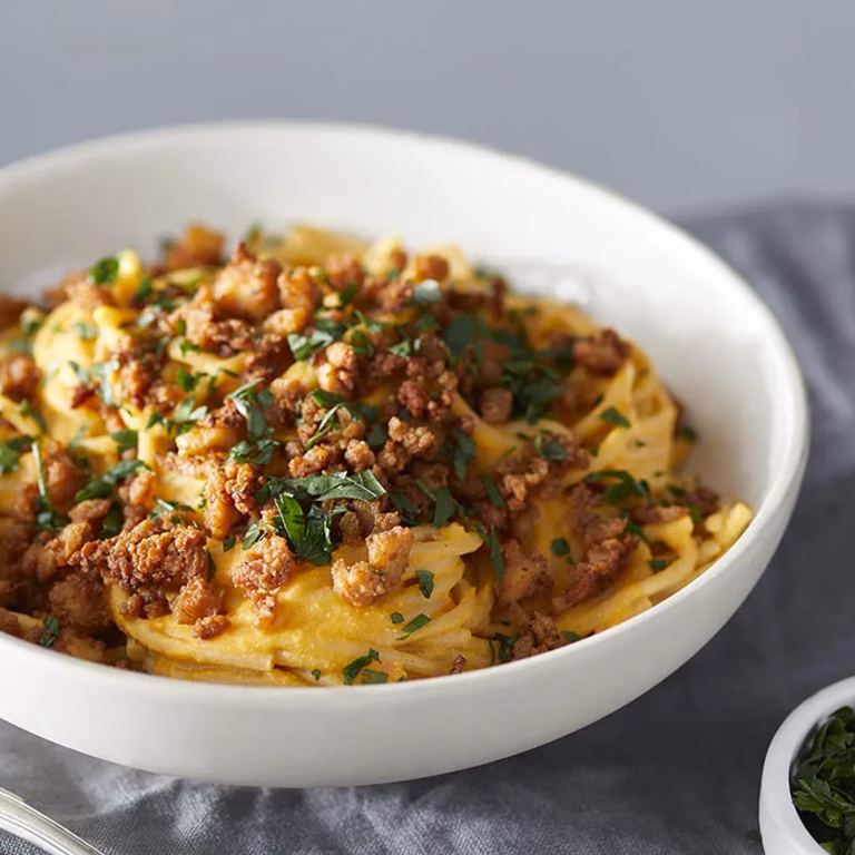 Wegańska carbonara z boczkiem z tofu