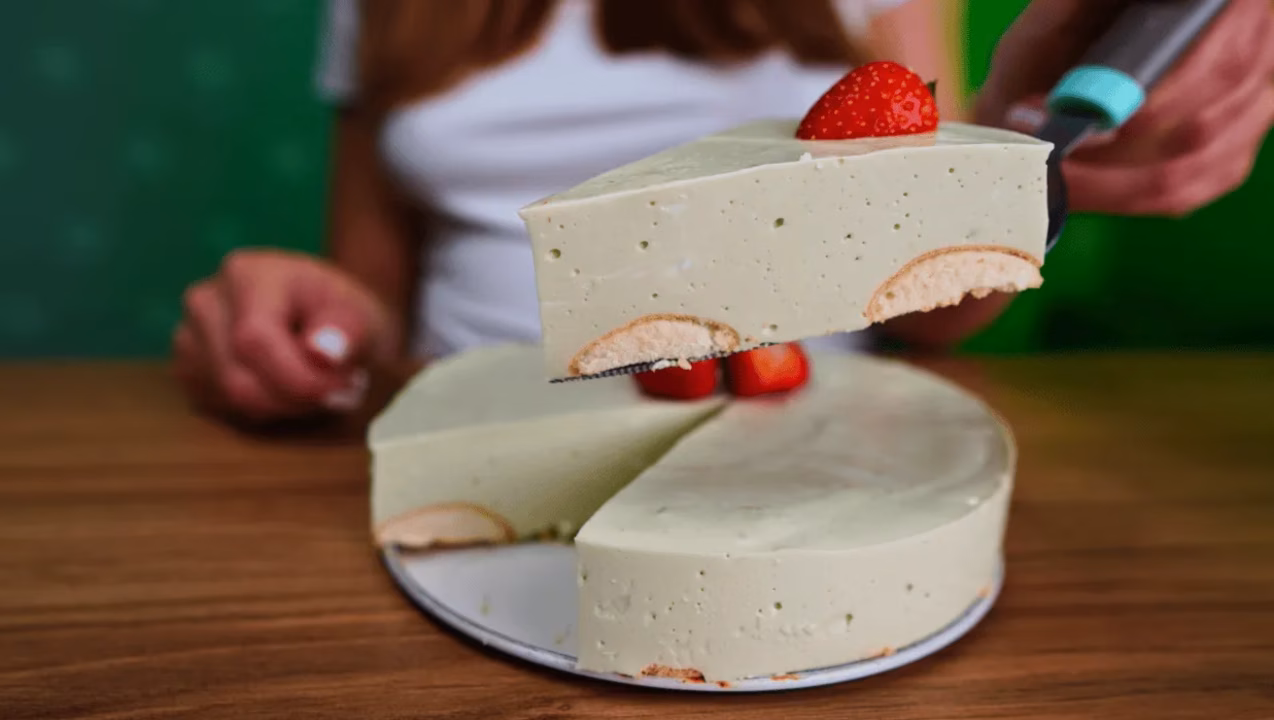 Sernik matcha na zimno