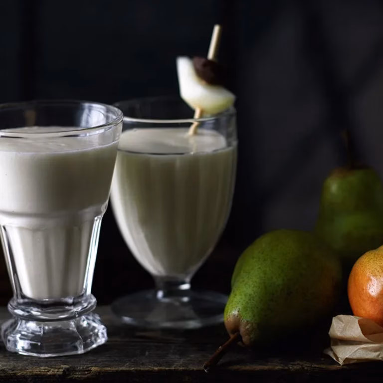 Shake z gruszką i marcepanem