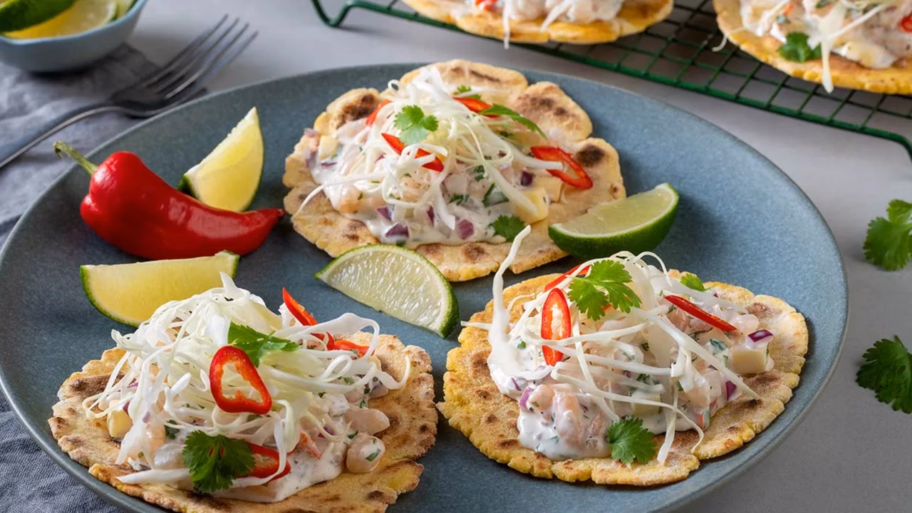 Domowe tacos z krewetkami, mango i chili