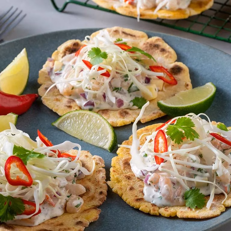 Domowe tacos z krewetkami, mango i chili