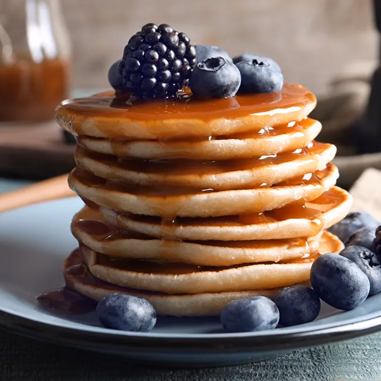 Miodowe pancakes z owocami