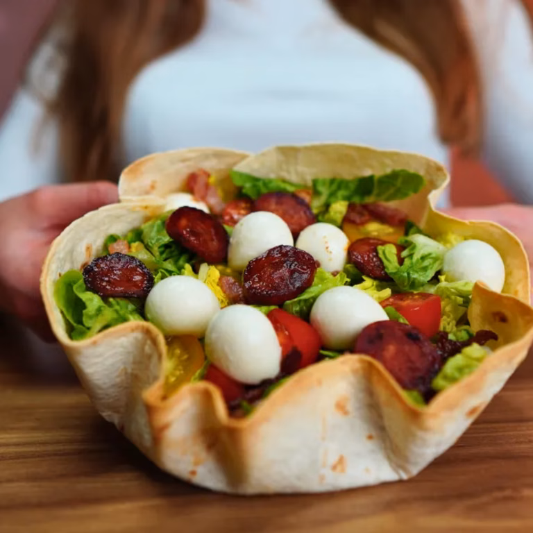 Sałatka z boczkiem i chorizo