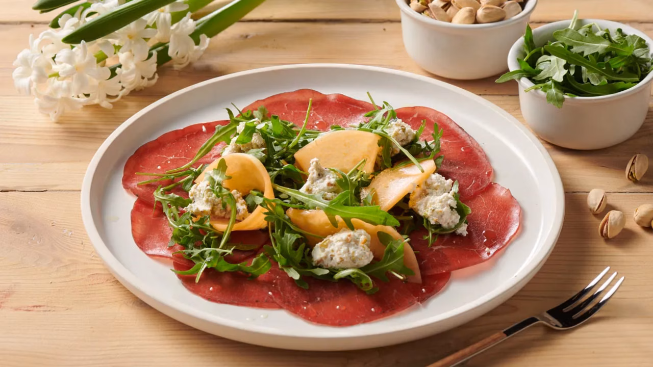 Bresaola z rukolą i ricottą
