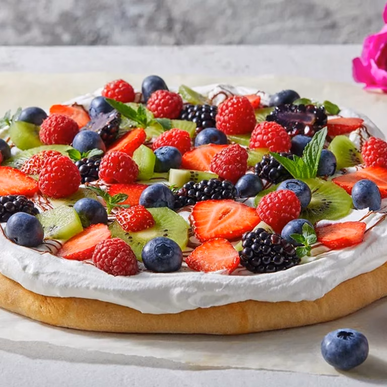 Słodka pizza owocowa