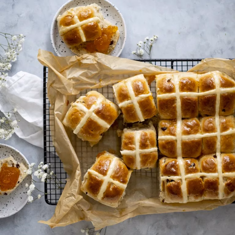 Słodkie wegańskie bułeczki Hot Cross Buns