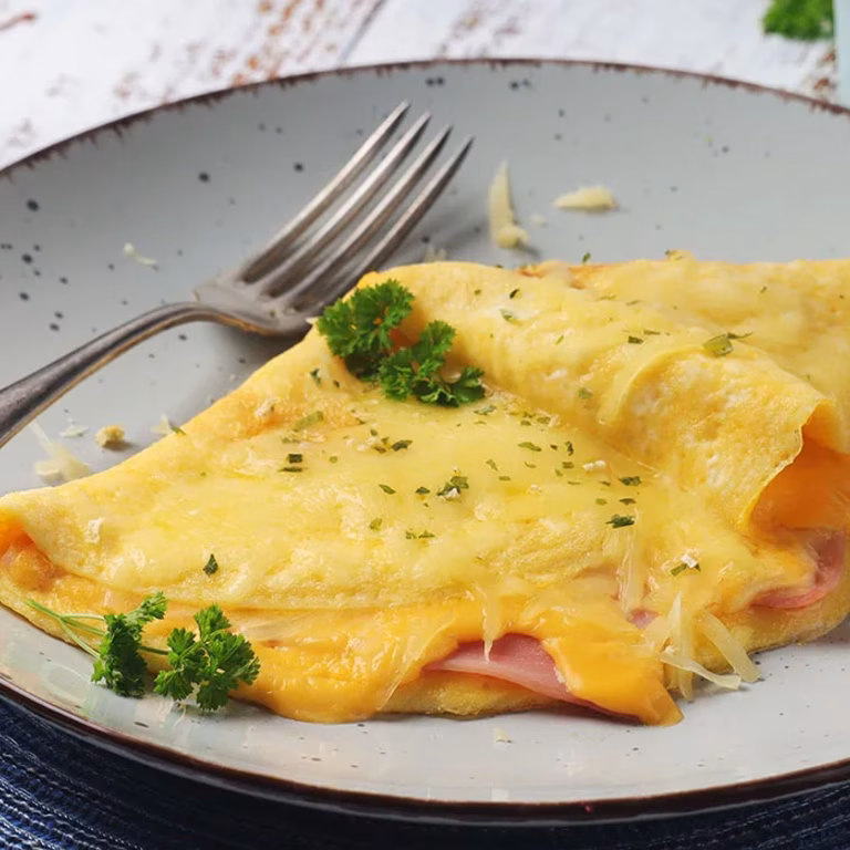 Omlet z szynką i serem