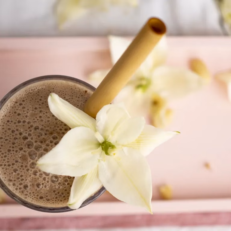 Wegański koktajl o smaku chlebka bananowego