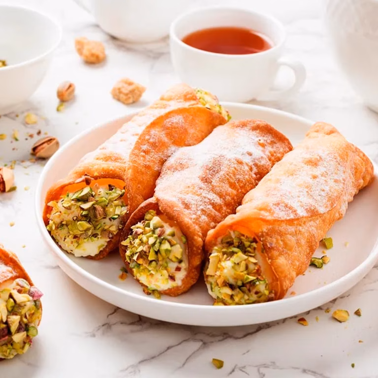 Cannoli z ricottą i pistacjami