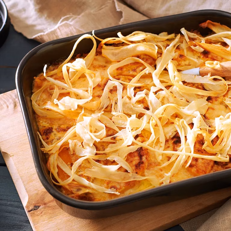 Zapiekanka z dyni z chipsami z pietruszki