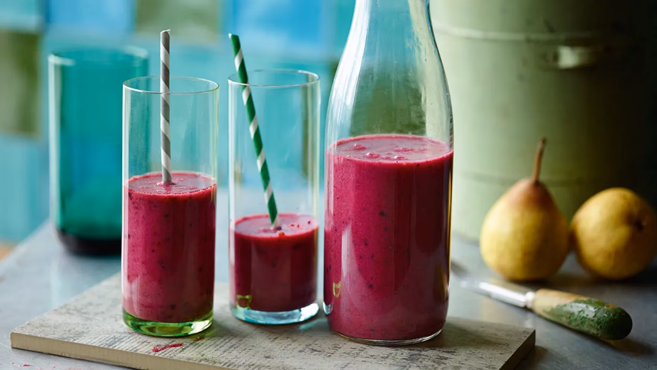 Shake sojowy z jagodami i gruszką