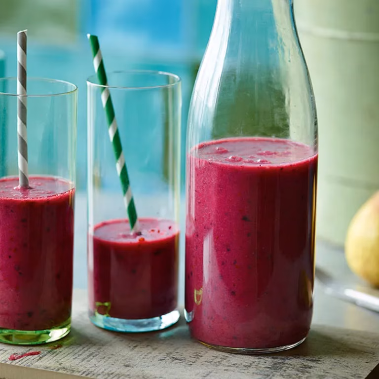 Shake sojowy z jagodami i gruszką