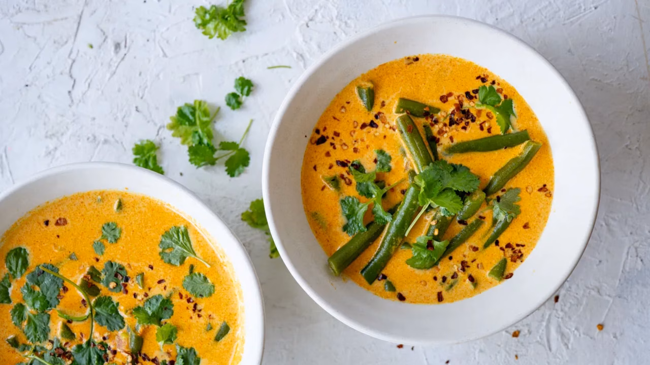 Curry z fasolką szparagową i mlekiem kokosowym