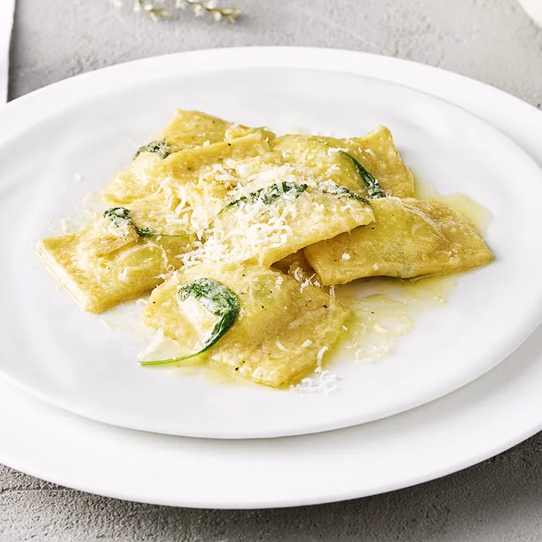 Ravioli. Przepis z ricottą i parmezanem