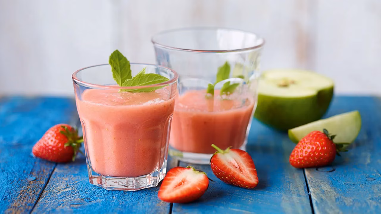 Smoothie truskawkowo-jabłkowe z miętą