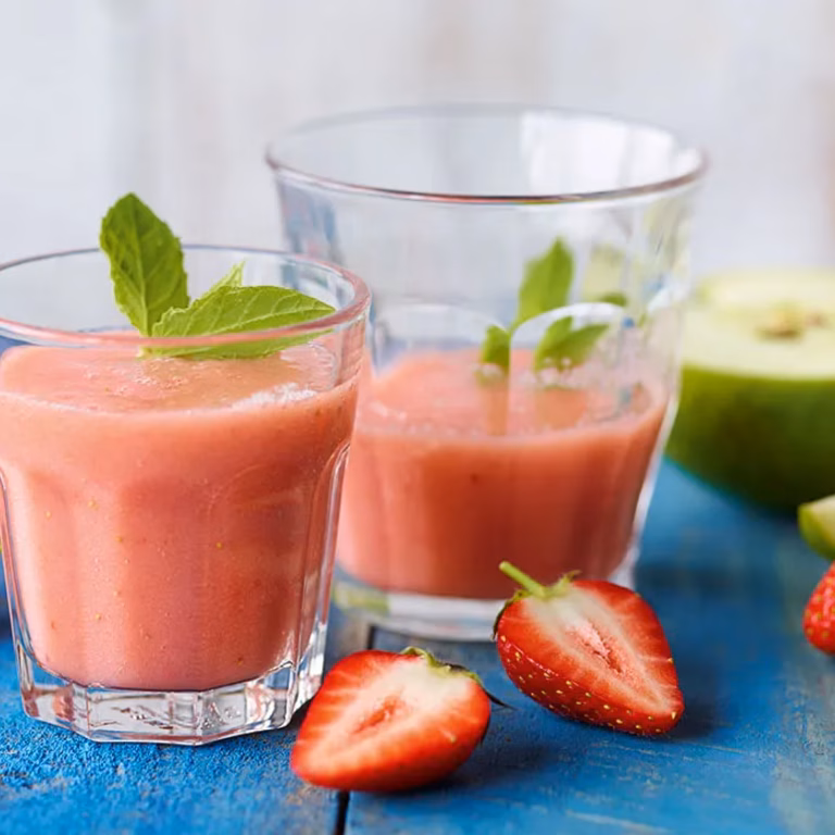 Smoothie truskawkowo-jabłkowe z miętą