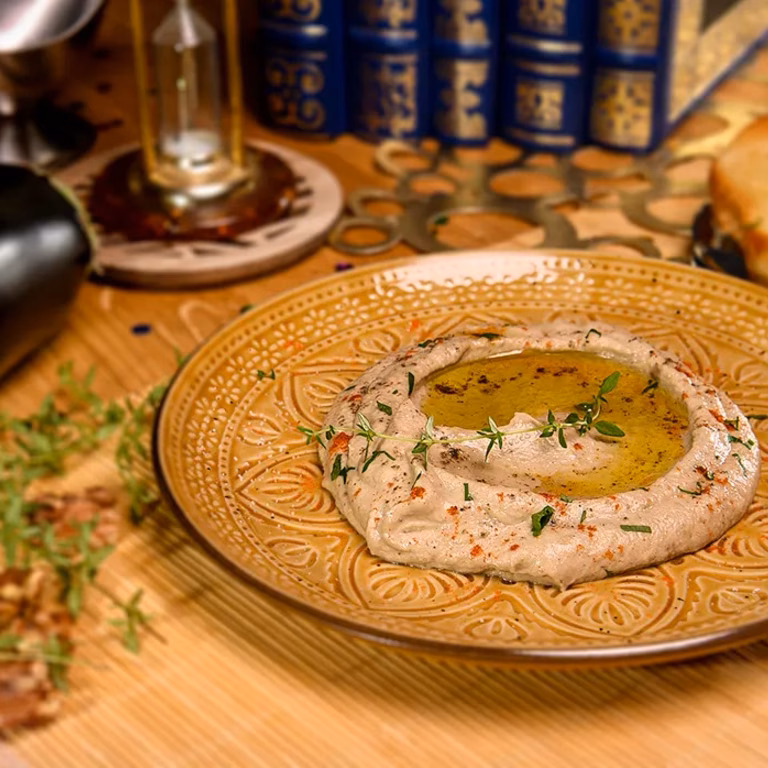 Pasta mocy z bakłażanem i orzechami