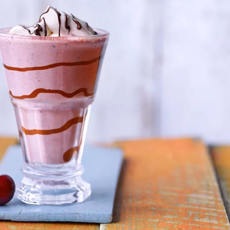 Szwarcwaldzki shake mleczny z wiśniami