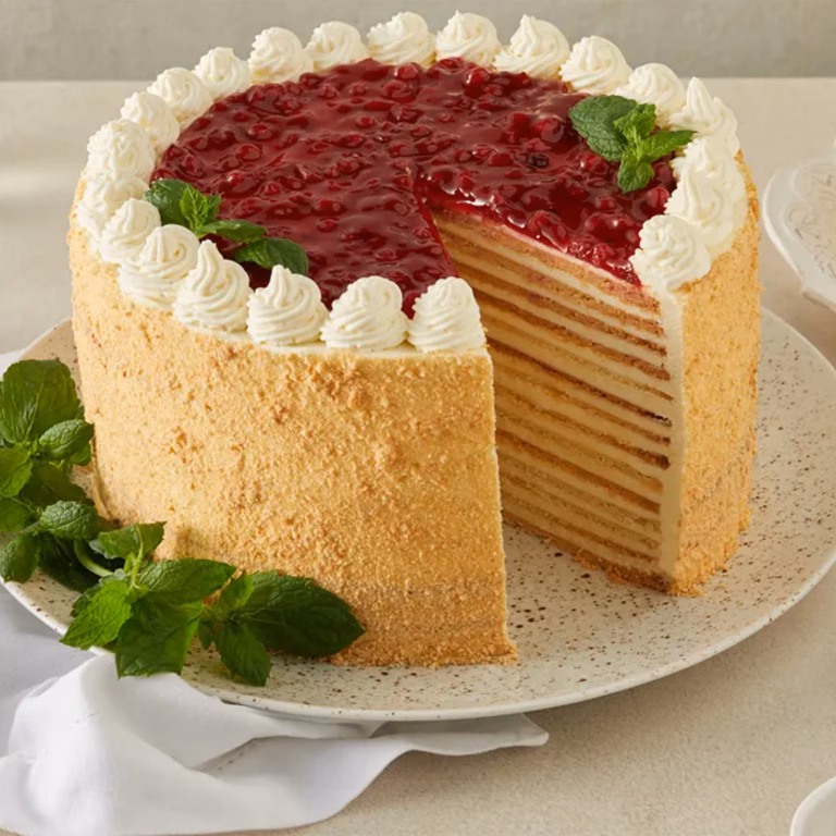 Tort marcinek z konfiturą żurawinową