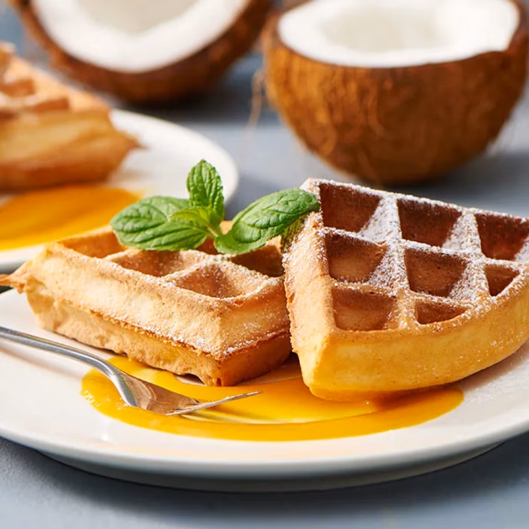 Kokosowe gofry z sosem mango