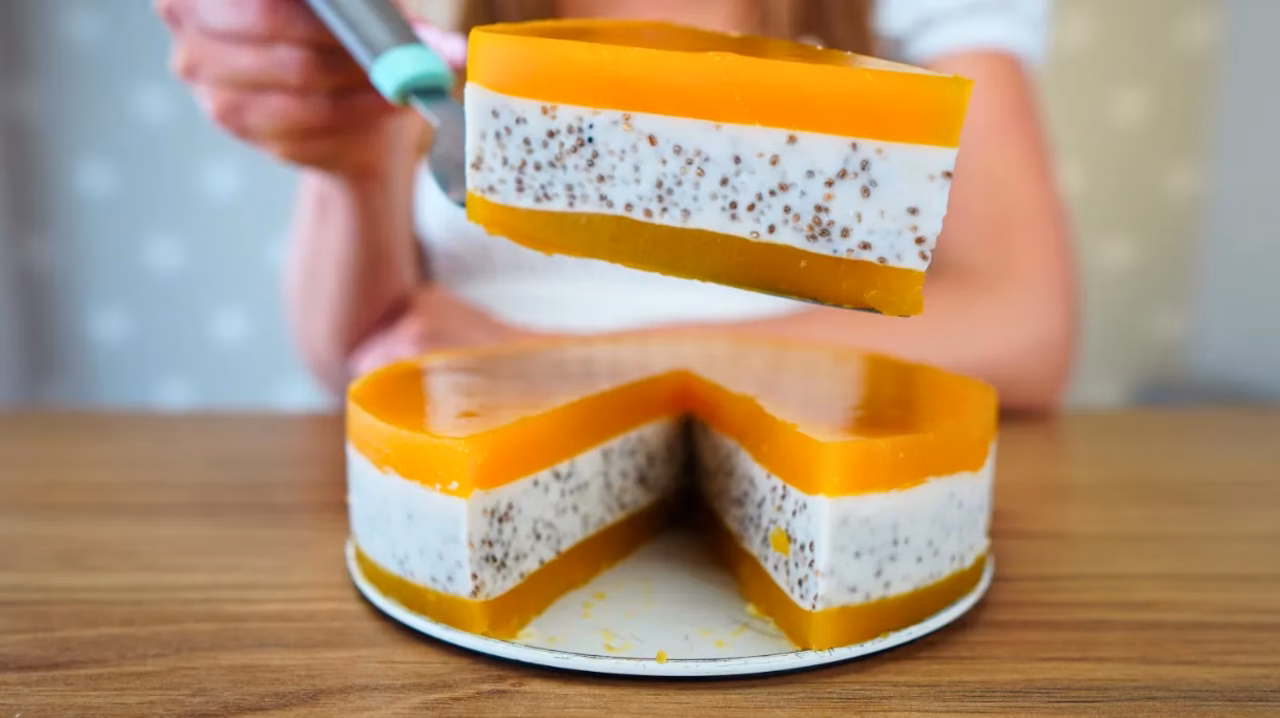 Sernik na zimno z mango i nasionami chia