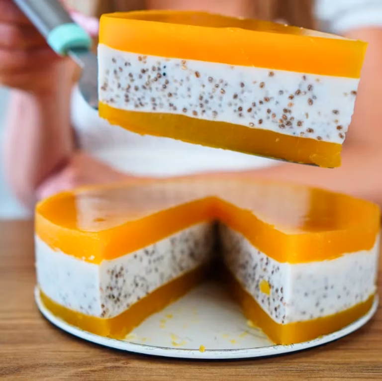 Sernik na zimno z mango i nasionami chia