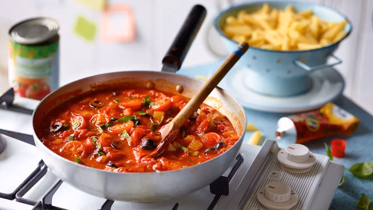 Penne z wegetariańskim bolognese