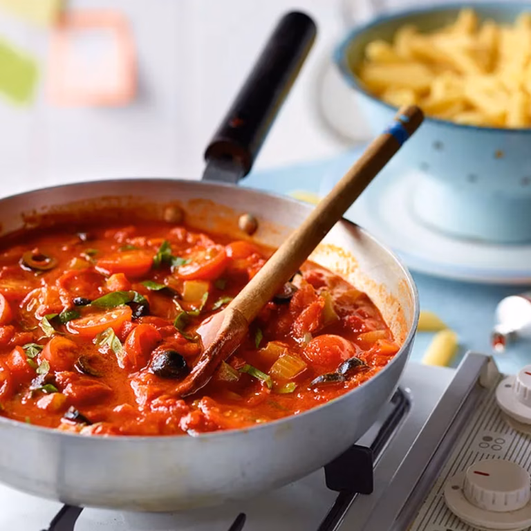 Penne z wegetariańskim bolognese