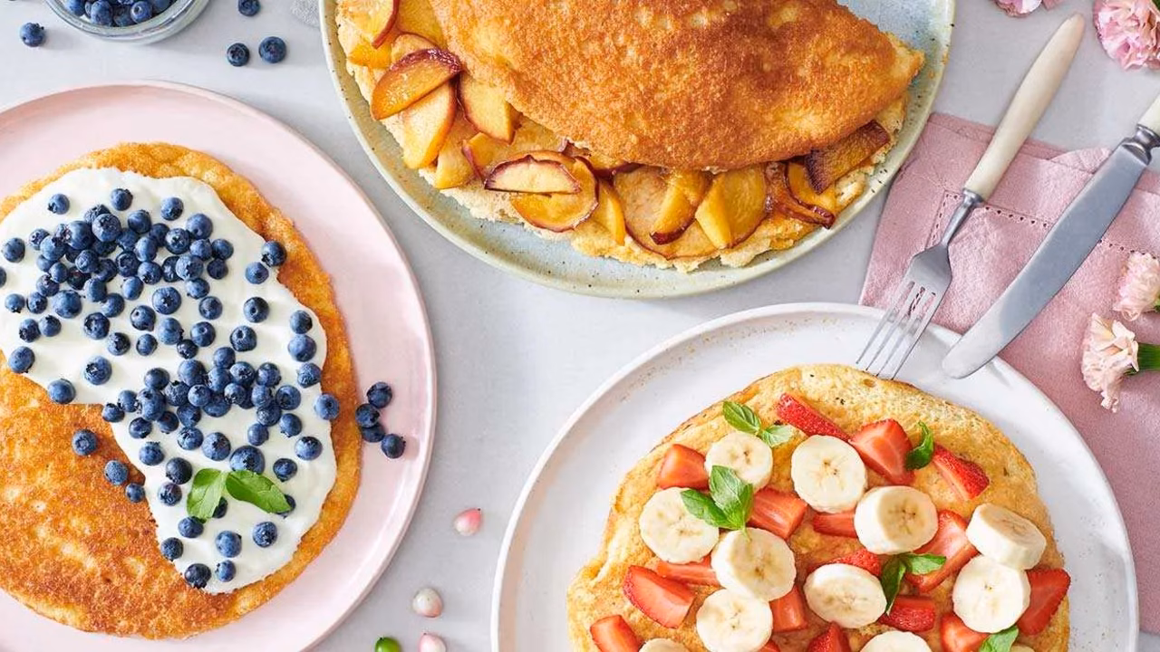Omlet biszkoptowy z karmelizowanymi brzoskwiniami