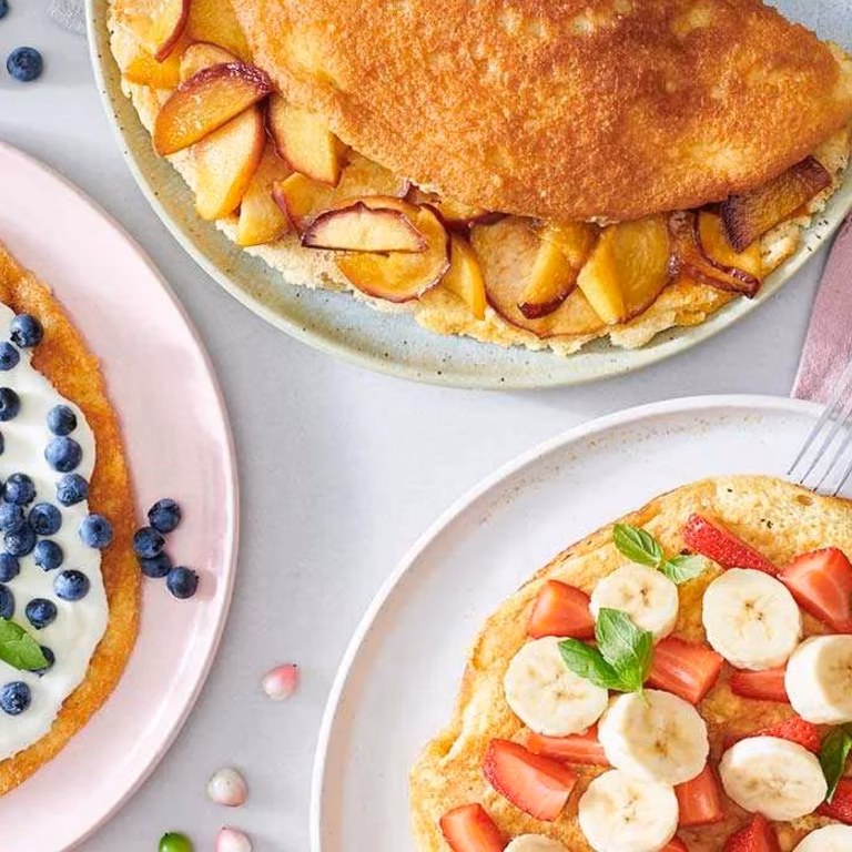 Omlet biszkoptowy z karmelizowanymi brzoskwiniami
