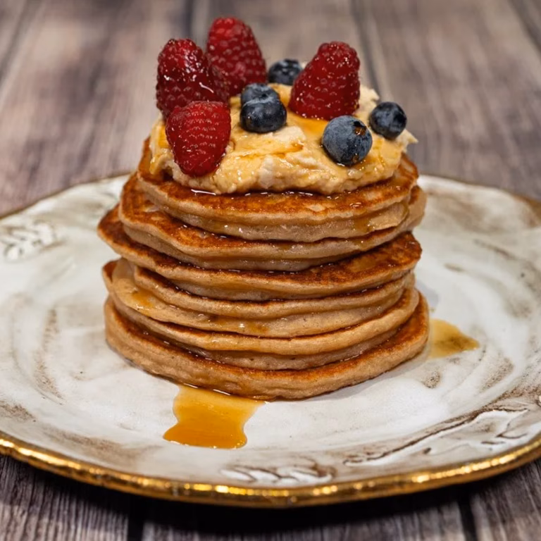 Wysokobiałkowe pancakes z serka wiejskiego