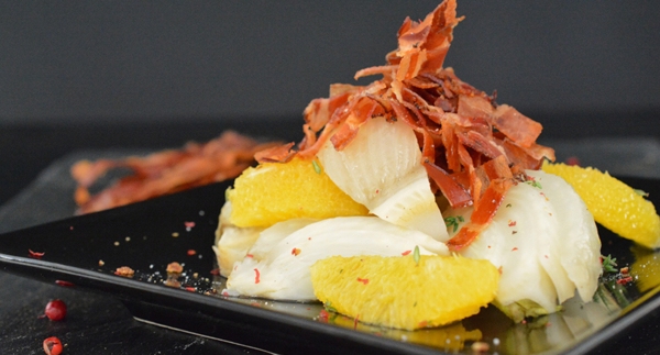 Geschmorter Fenchel mit Orangen und gebackenen Speckstreifen Geschmorter Fenchel mit Orangen und gebackenen Speckstreifen