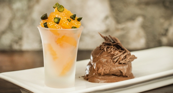 Mousse al cioccolato con macedonia di mandarini Mousse al cioccolato con macedonia di mandarini