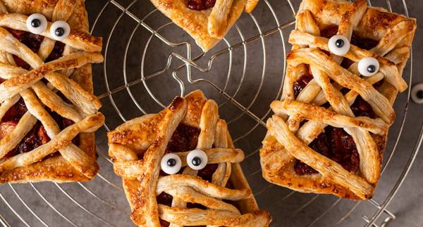 Pyragėliai-mumijos su obuoliais